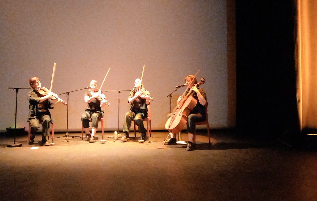 Imanol_Otaegi's tweet photo. Soirée inoubliable hier : émotions intenses, rencontres inattendues et une belle dose de revendication pour les 15 ans de l’Institut basque @etxepareinst à la Bibliothèque nationale de France à Paris.
'Ça colle au Basque' https://t.co/9KKfMEtuQO