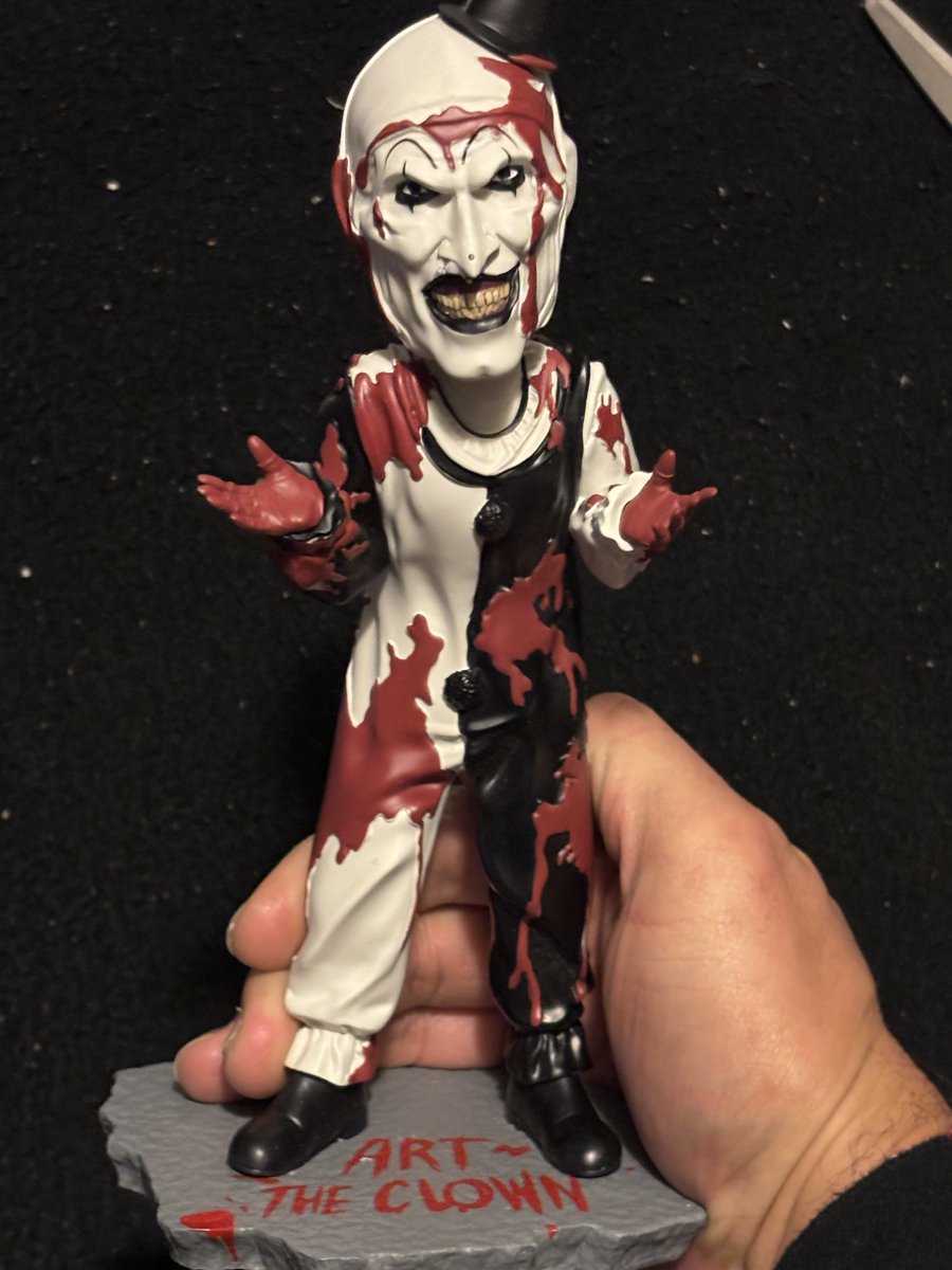 evolnine's tweet image. Found this guy at Walmart this morning and had to have him! #Terrifier #ArtTheClown 🔪🪚🔫🩸