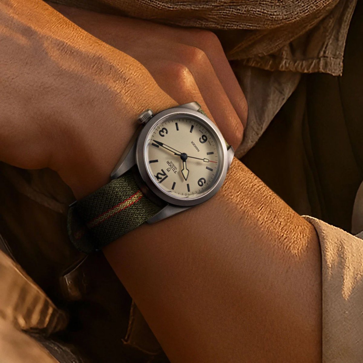 Element_iN_Time's tweet image. “Expedition Mode !!” ✈️

Tud0r ⌚️36 &amp;amp; 39mm
Ranger Dune 🏖️
Black or Beige Domed Dial
Available on Strap or Bracelet !!…🎉
elementintime.com/blogs/news/tud…