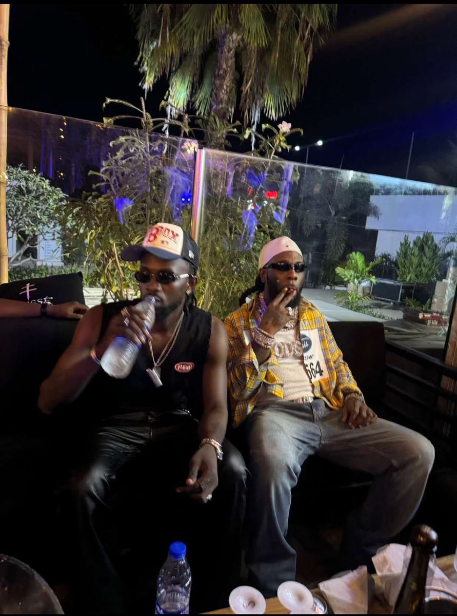 _mrahenkorah's tweet image. Burna Boy links up with Black Sherif❤️🇬🇭🇳🇬