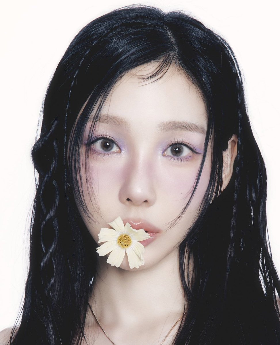 chrisppea's tweet image. IT&apos;S GIVING.... 🌼