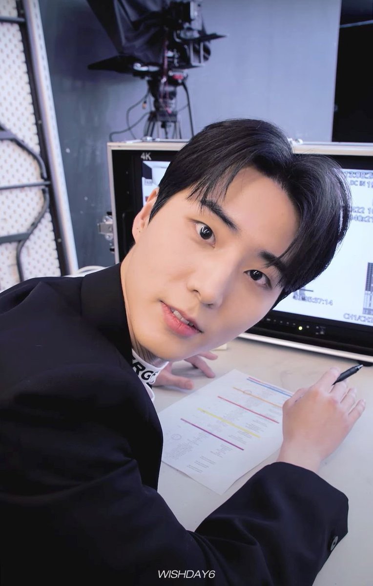 영케히 도로흐름이라는 단어 들으면 뭐라말할까
도로 흐름...? 도로에도 흐름이라는 게 있어요? 아익 물론! 다 흐름이 있겠죠 어디에서나 깅까 제 말은 그... 쫌 알아야되는? 공부해야될 흐름이 있을까요? 아 운전해보면 안다고요...씁... 이거~는 제가 어떻게 잘 한 번~...예예...