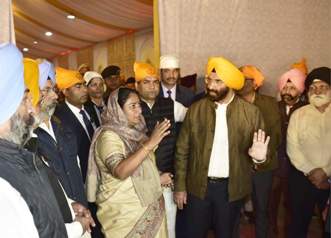 gupta_rekha's tweet image. लालकिला के ऐतिहासिक प्रांगण में 23, 24 और 25 नवंबर को आयोजित होने वाले श्री गुरु तेग बहादुर जी के 350वें शहीदी दिवस के तीन दिवसीय भव्य समागम की तैयारियों का निरीक्षण किया।

यह वही पावन धरती है जहां श्री गुरु तेग बहादुर जी ने मानवता, सत्य और धर्म की रक्षा हेतु अपना सर्वोच्च बलिदान…