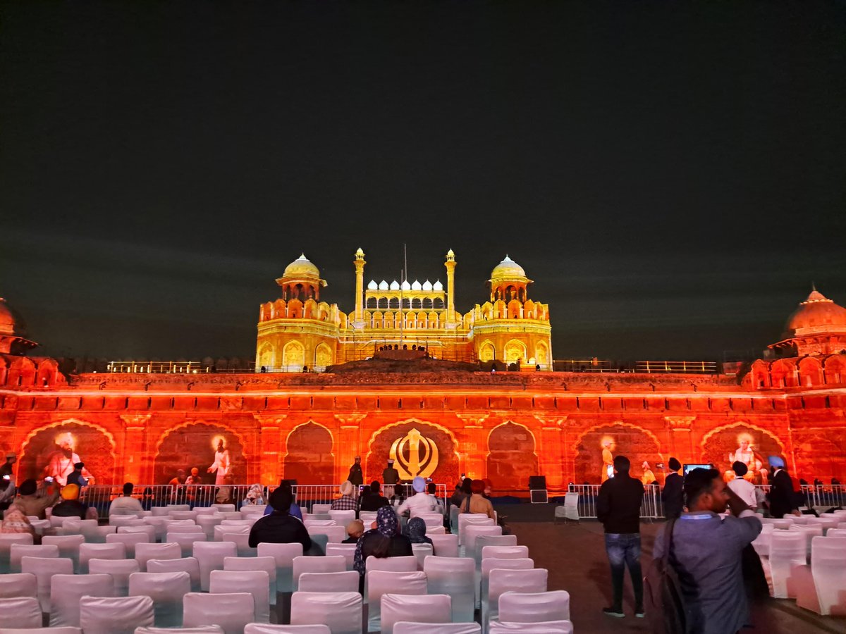 gupta_rekha's tweet image. लालकिला के ऐतिहासिक प्रांगण में 23, 24 और 25 नवंबर को आयोजित होने वाले श्री गुरु तेग बहादुर जी के 350वें शहीदी दिवस के तीन दिवसीय भव्य समागम की तैयारियों का निरीक्षण किया।

यह वही पावन धरती है जहां श्री गुरु तेग बहादुर जी ने मानवता, सत्य और धर्म की रक्षा हेतु अपना सर्वोच्च बलिदान…