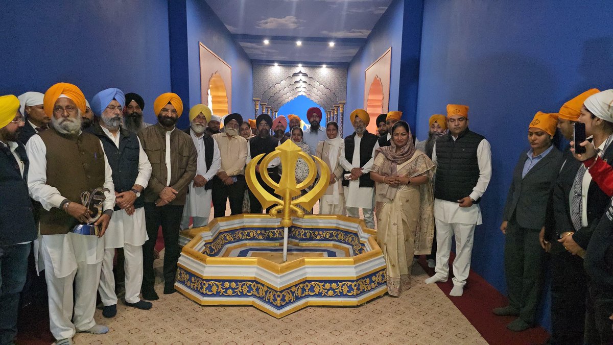 gupta_rekha's tweet image. लालकिला के ऐतिहासिक प्रांगण में 23, 24 और 25 नवंबर को आयोजित होने वाले श्री गुरु तेग बहादुर जी के 350वें शहीदी दिवस के तीन दिवसीय भव्य समागम की तैयारियों का निरीक्षण किया।

यह वही पावन धरती है जहां श्री गुरु तेग बहादुर जी ने मानवता, सत्य और धर्म की रक्षा हेतु अपना सर्वोच्च बलिदान…