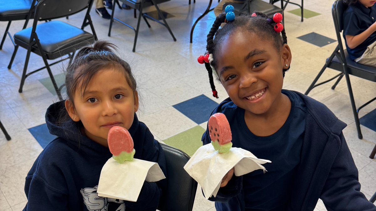 rbcsnj's tweet image. Heading into the weekend with a sweet treat and a smile! 😁🍦
.
.
.
#RBCS #RedBank #CharterSchool #TakingTheWorldByStorm #ElementarySchool #BlueStorm