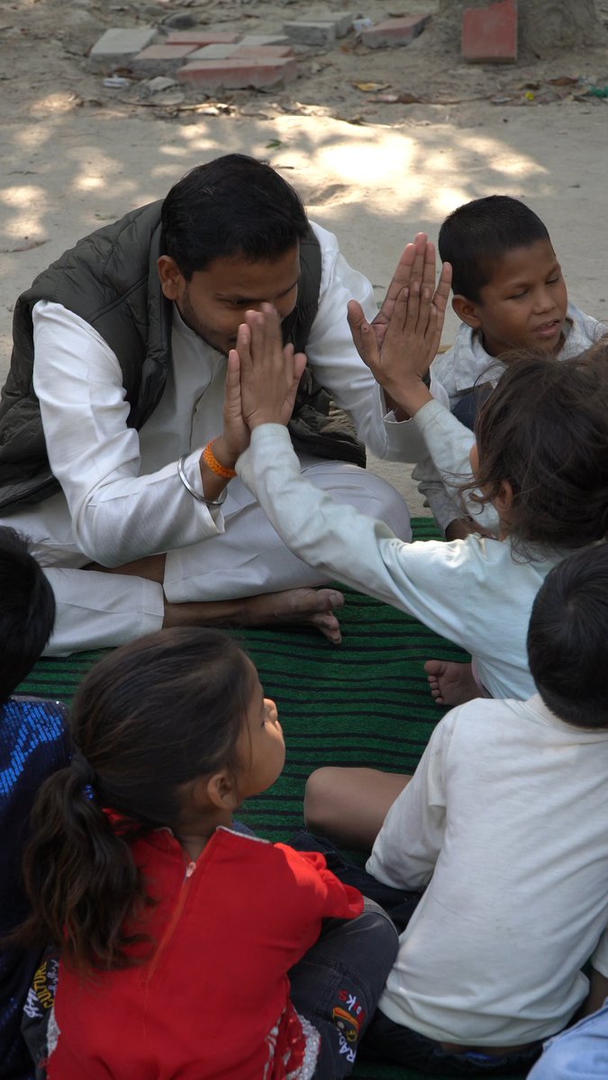 SwaranantOrg's tweet image. A fun-filled awareness session with &quot;Chacha Nehru&quot; himself! Listening, laughing, and learning - the perfect Children&apos;s Day blend

#ChildrensDayCelebration #ChachaNehru

#InteractiveLearning #NGOIndia

#ForTheChildren #NGOLife

#CommunityEngagement #YouthAwareness

#LearningFun