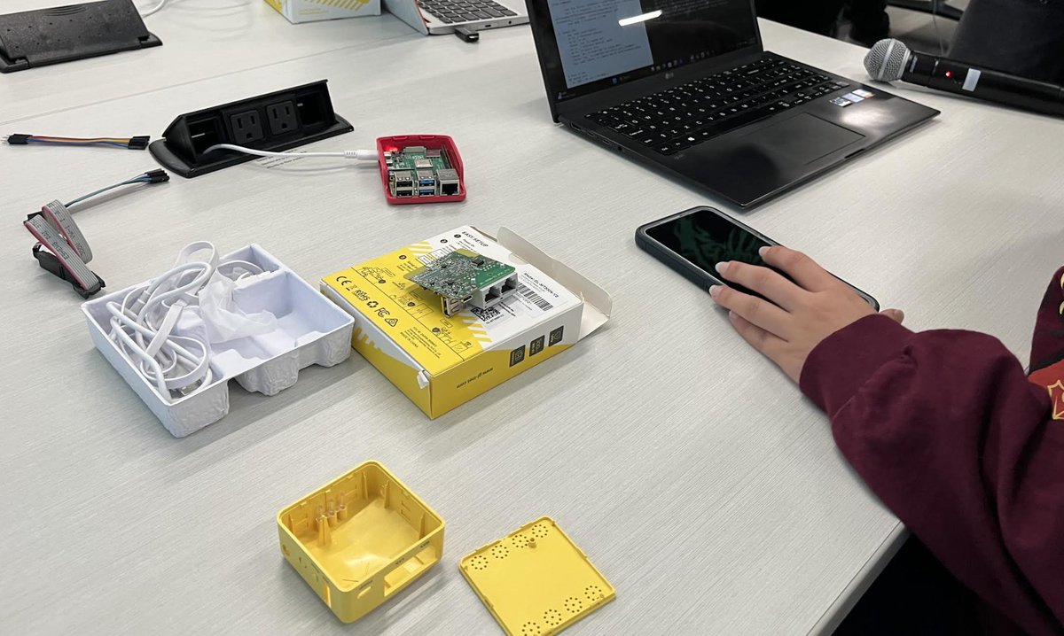 Bugcrowd's tweet image. A huge shoutout to RITSEC for hosting the first session of our two-part virtual HW Hackalong. Students received Raspberry Pis and Wi-Fi extenders to tear down and analyze, guided by Erik de Jong. 🧑‍🏫

⏳ Next up is session 2 on November 24. We’re excited to see how the work…