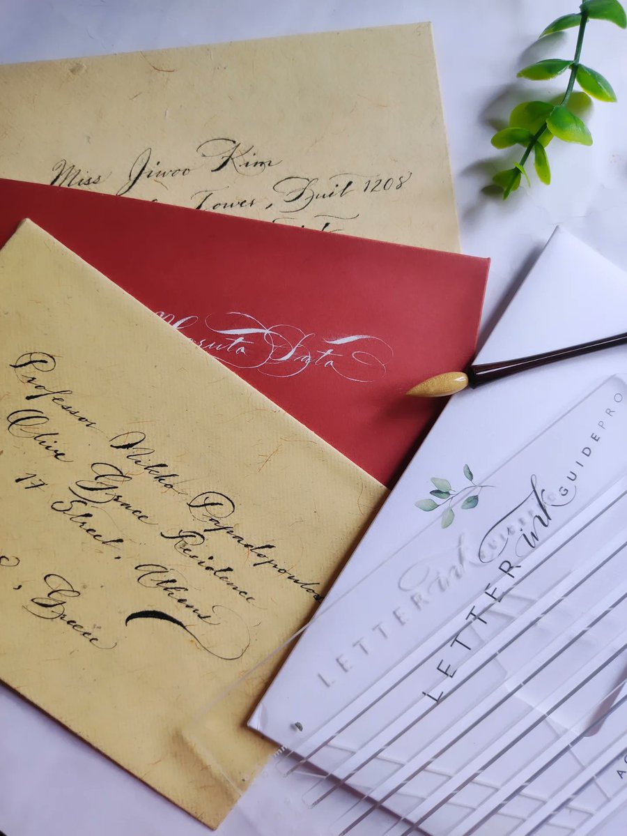 StrokartStudio's tweet image. Envelope Addressing 💌✨✍️

#lettering #copperplate #strokart_studio #Trending #art #ArtistOnTwitter #artists #Twitter #Calligraphy #writing #artworks #penmanship #spencerian #flourishing