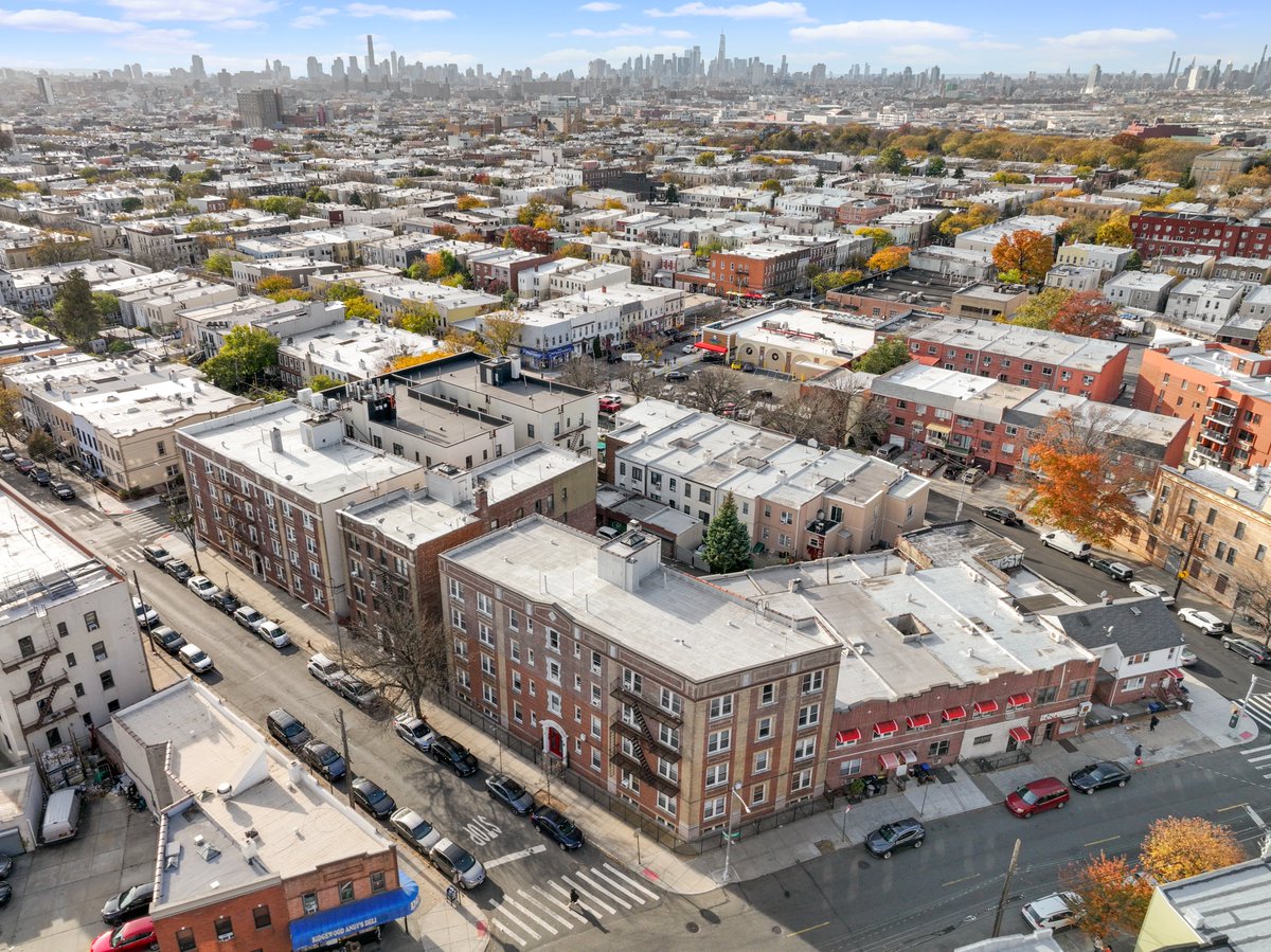 IPRG_NY's tweet photo. Corner Multifamily in Ridgewood For Sale - Asking $4,250,000

21-21 Linden Street is a 15,200 SF, 20-unit corner building with 7  garages. Fully occupied, well-maintained, and rent-stabilized—offering reliable cash flow in a prime location near the Seneca Ave train station.

718.360.8801 | info@iprg.com