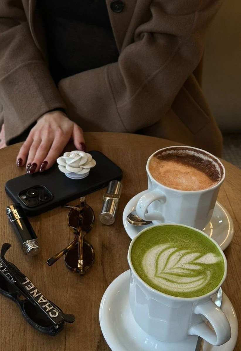 kennicolejcnner's tweet image. Caffeine, Chanel, &amp;amp; Candice 😘