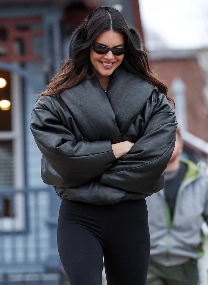 kennicolejcnner's tweet image. Caffeine, Chanel, &amp;amp; Candice 😘