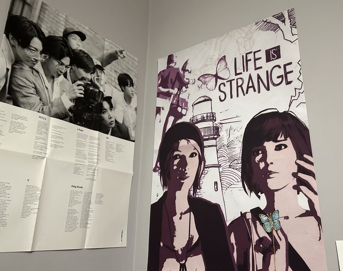 fanofkep1er's tweet image. the concept of my bts poster taking a picture of my lis poster