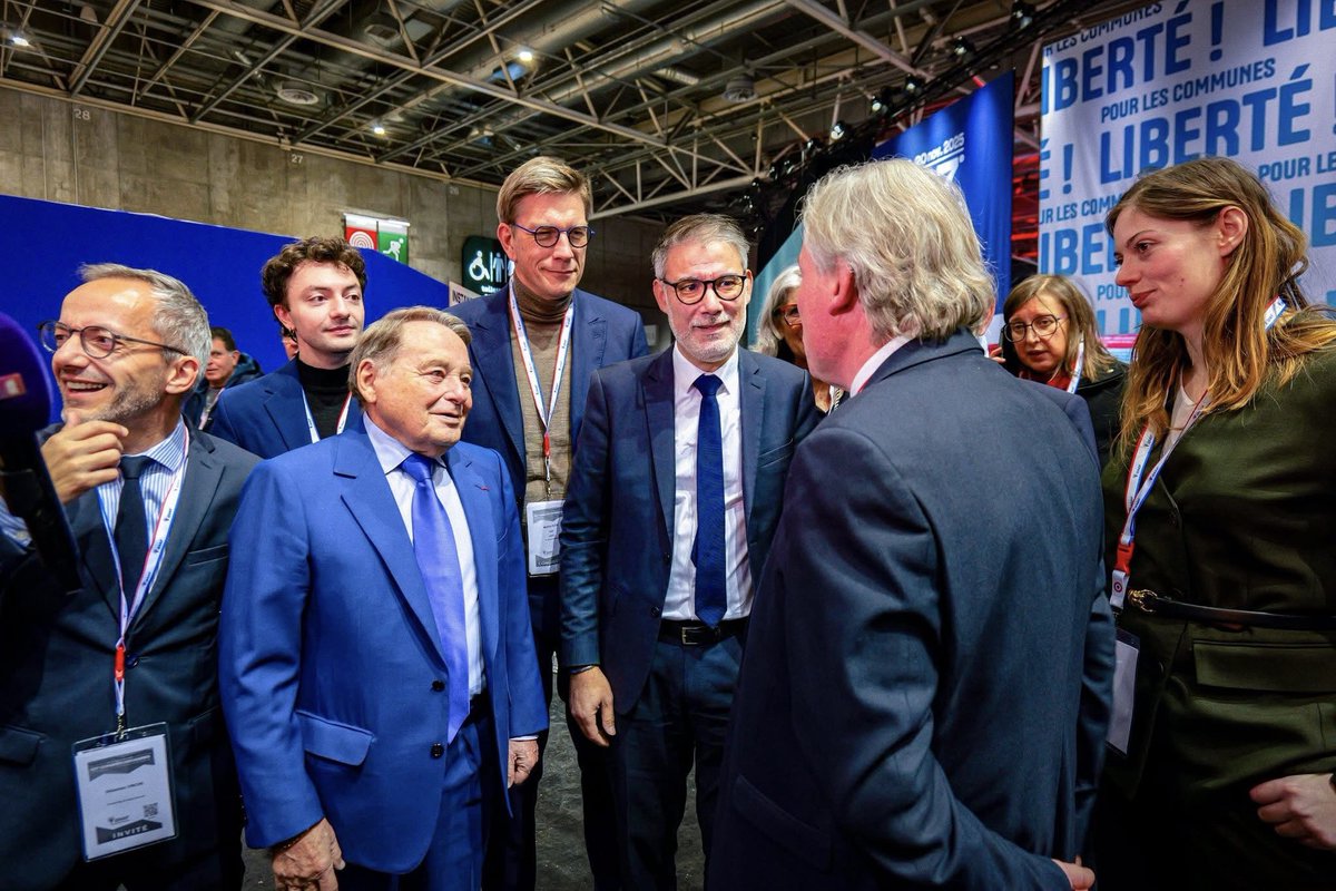 Au Congrès des maires pour échanger avec celles et ceux qui, au plus près, agissent pour changer la vie des Françaises et des Français. 

Avec <a href="/lesJeunesSoc/">Les Jeunes Socialistes</a>, nous dénonçons l’austérité à laquelle le gouvernement et la droite veulent les contraindre ! 

Des milliards d’euros en