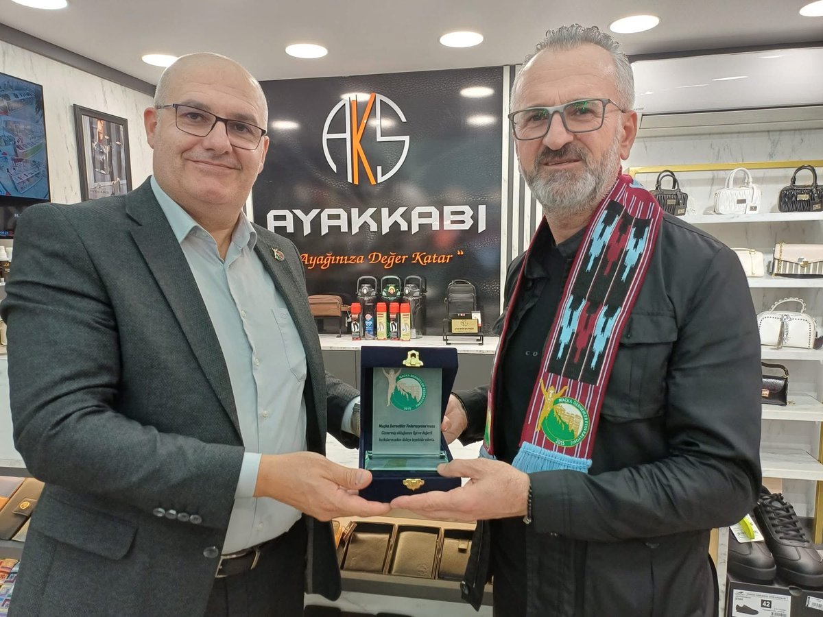 AlaattinAKS0Y's tweet photo. MAÇKA Dernekler Federasyonu Genel Başkanı Sn.Erkan ATAÇ başta olmak üzere benim için bir birinden kıymetli ve değerli yönetim kurulu üyeleri güzel insanlar,ağabeylerim bizleri işyerimizde ziyaret ederek teşekkür plaketi takdim ettiler.

TRabzon’un rehberi MAÇKA’için…🫶 https://t.co/zsYYhv3134