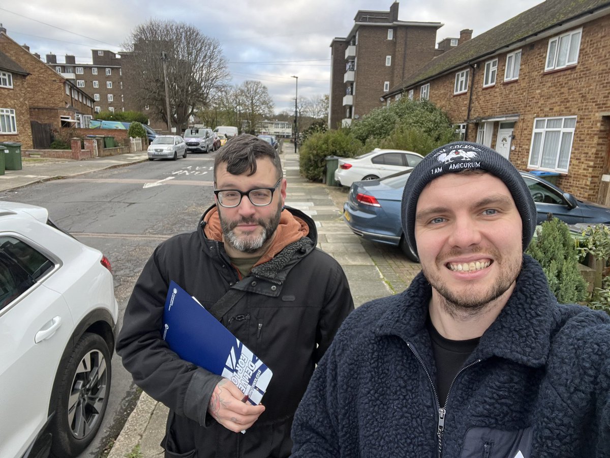 Out this afternoon on the Avery Hill estate speaking to residents about the need for more parking. 

Avery Hill has very poor public transport links &amp; most residents need to drive to get around. 

RBG needs to understand that different areas of the borough have different needs.