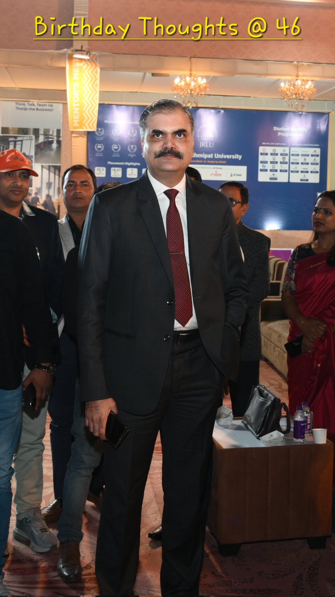 vikasvaibhavips's tweet image. #BirthdayThoughts इस सनातन यात्री के, इस अस्तित्व में 21 नवंबर, 1979 से प्रारंभ, जीवन रूपी यात्रा के आज #46वर्ष पूर्ण हो चुके हैं । यह #जन्मदिवस कुछ विशेष प्रतीत हो रहा है चूंकि इसके पूर्व के वार्षिक दिवसों पर ऐसी अनुभूति होती थी कि मानो अभी आगे अनेकानेक वर्षों की यात्रा शेष है,…