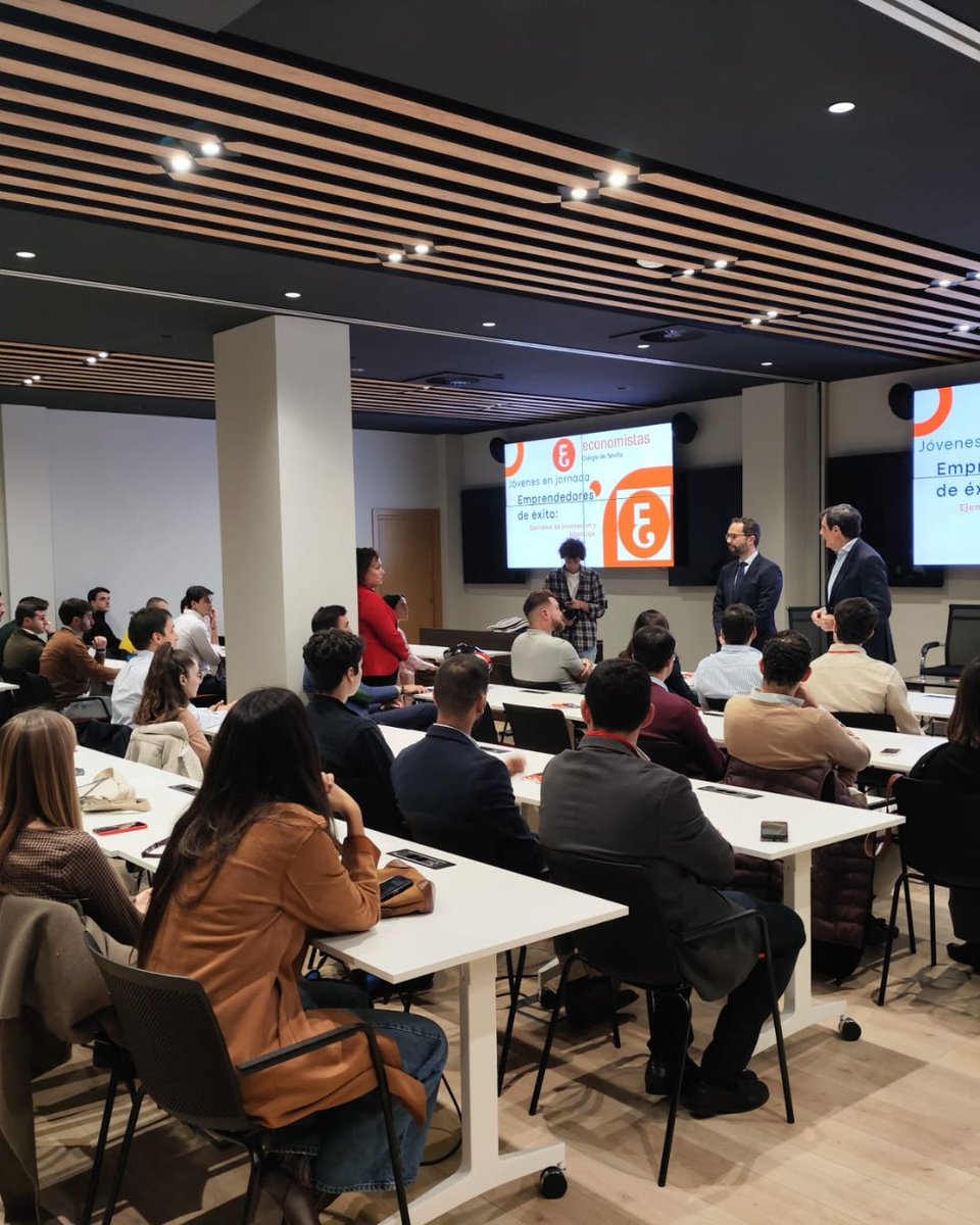 EconomistasSE's tweet photo. 🟠 Arranca en la sede colegial la Jornada de Jóvenes Economistas: “Emprendedores de Éxito”, un encuentro diseñado para inspirar y conectar a la nueva generación de profesionales de la economía y la empresa.
Gran participación y ambiente cargado de motivación.

#JóvenesEconomistas https://t.co/MKVrwJmVYp