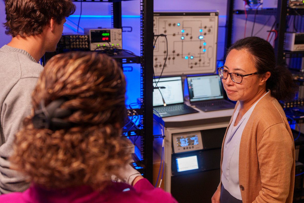 Princeton's tweet photo. In a major step toward practical quantum computing, Princeton researchers have built a superconducting qubit that, if swapped into @GoogleAI's best quantum processor, would enable it to work 1,000x better: https://t.co/Aul1y5wMYW https://t.co/DhnxnKcW1J