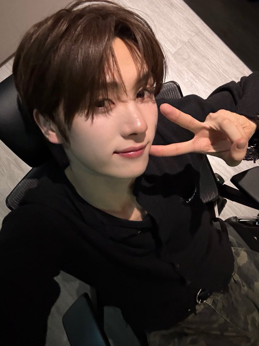 Liitjh's tweet image. احس محد يفهمني اذا شفته