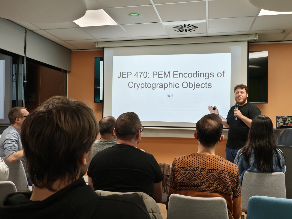 BarcelonaJUG's tweet image. Time for @urielsalis who is starting his presentation about the improvements in the Cryptographic area #Java25