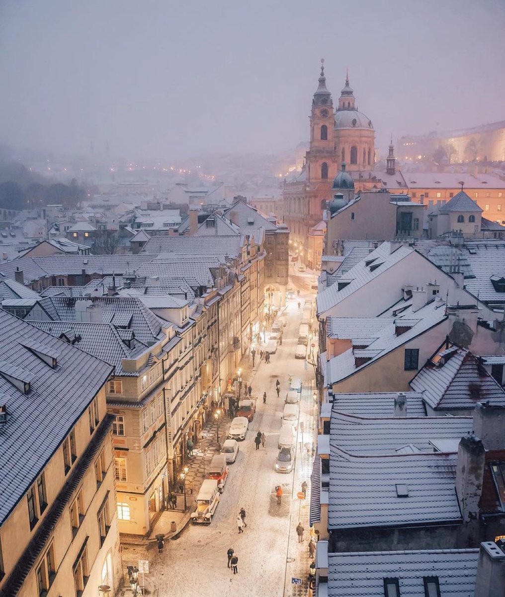 viewsoff's tweet photo. Winter in Prague https://t.co/ttqLNNOsR9