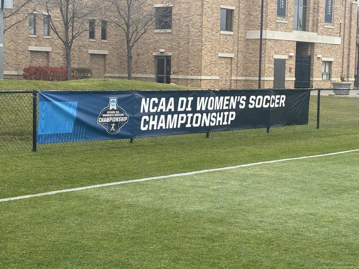 TylerJReidy's tweet image. Big day of NCAA Tournament soccer in South Bend!

🐻 and 🦡 at 3:00 ET

🅾️ and ☘️ at 6:00 ET