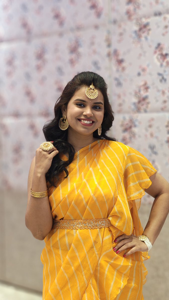 RaapchickRiddhi's tweet photo. ☺️🌻💛🌼 https://t.co/D1sEnlkaya