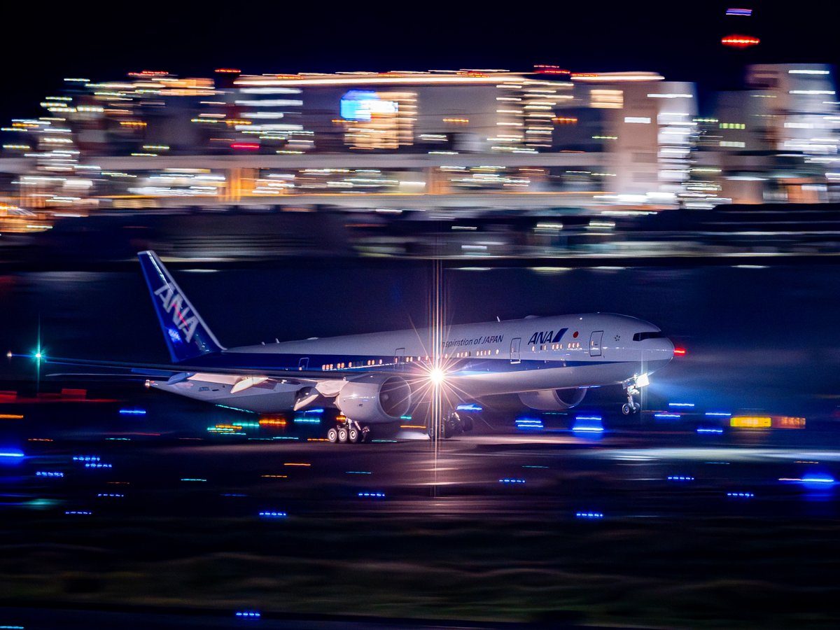 左脚が接地する瞬間

Boeing B777-300(ER) (B77W)
All Nippon Airways （ANA 全日空） JA797A