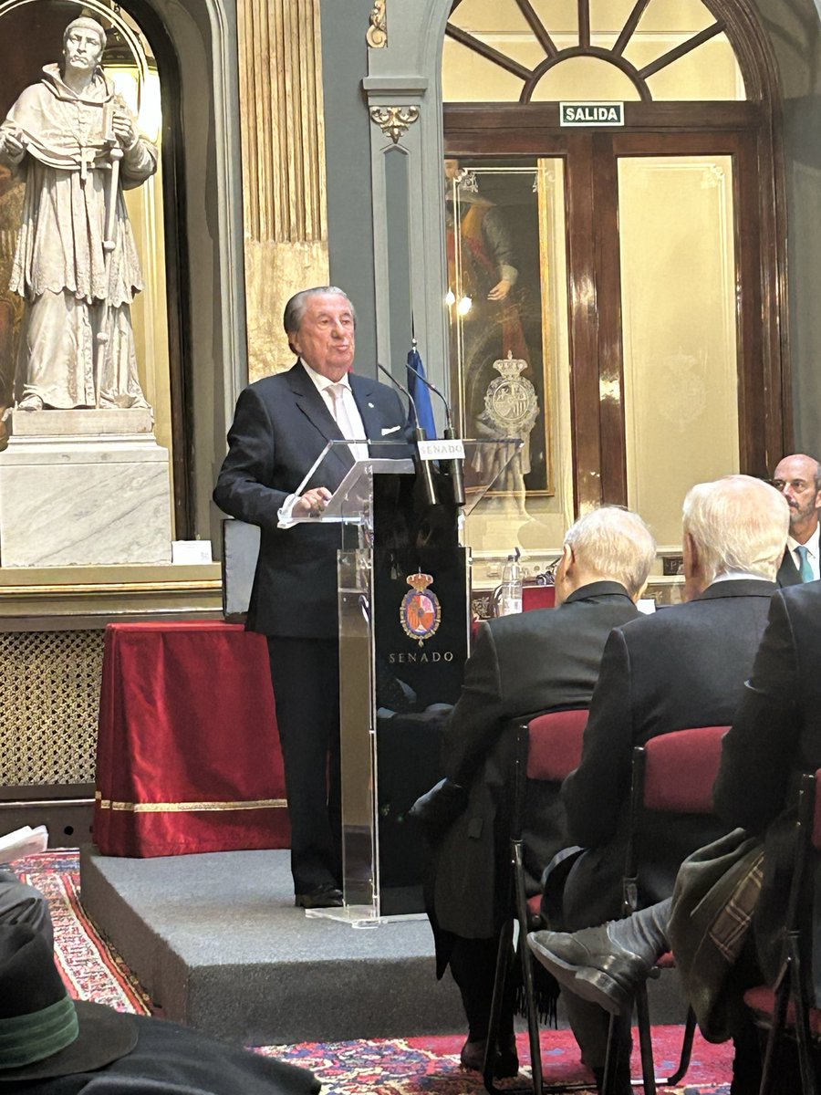 Hoy he estado en la entrega de la XXIV edición de los premios “Iurisgama” que ha recaído en Paco Vázquez, alcalde de A Coruña.