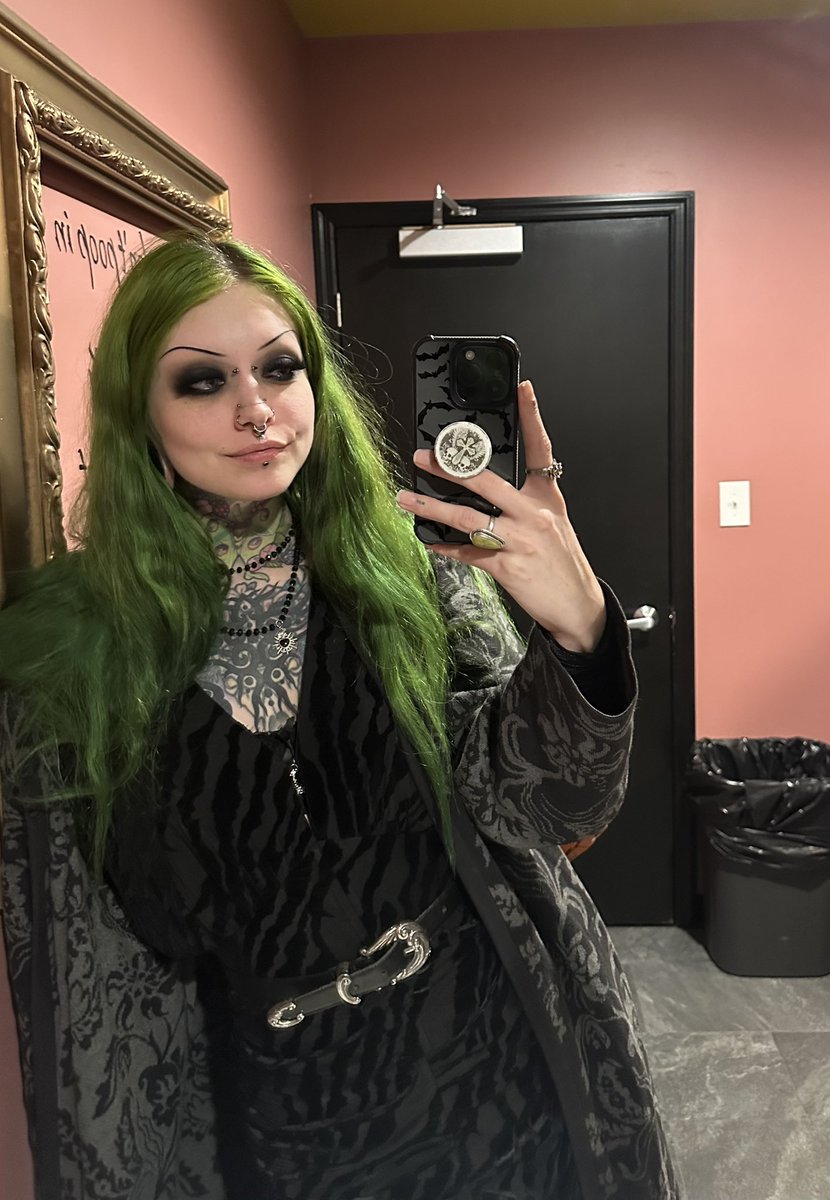 No Tits McGee tweet media