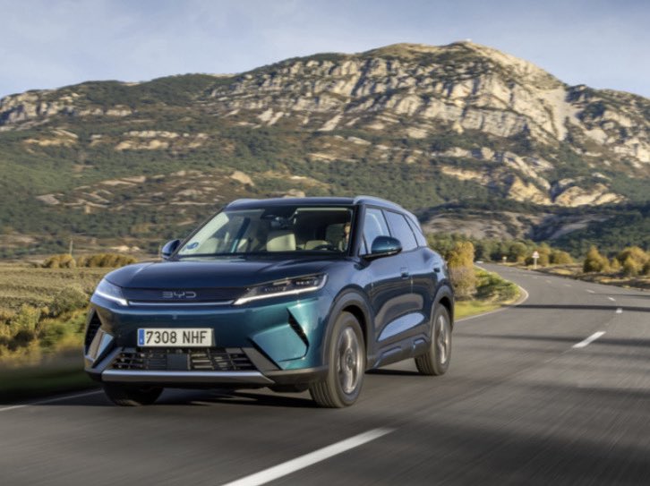 mikegaleuk's tweet image. Great to host UK media in Barcelona for international drives of new Atto 2, DM-i (plug-in Super Hybrid, up to 1000km range) &amp;amp; longer range Comfort (267 miles) 100% electric version. A taster of first media reviews here: autocar.co.uk/car-review/byd…
#BYD
