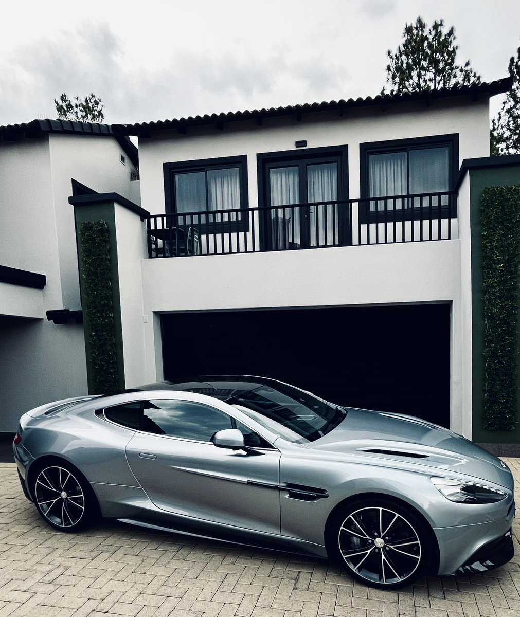 The Skyfall Silver paint on the Vanquish is just sensational 😍🤩