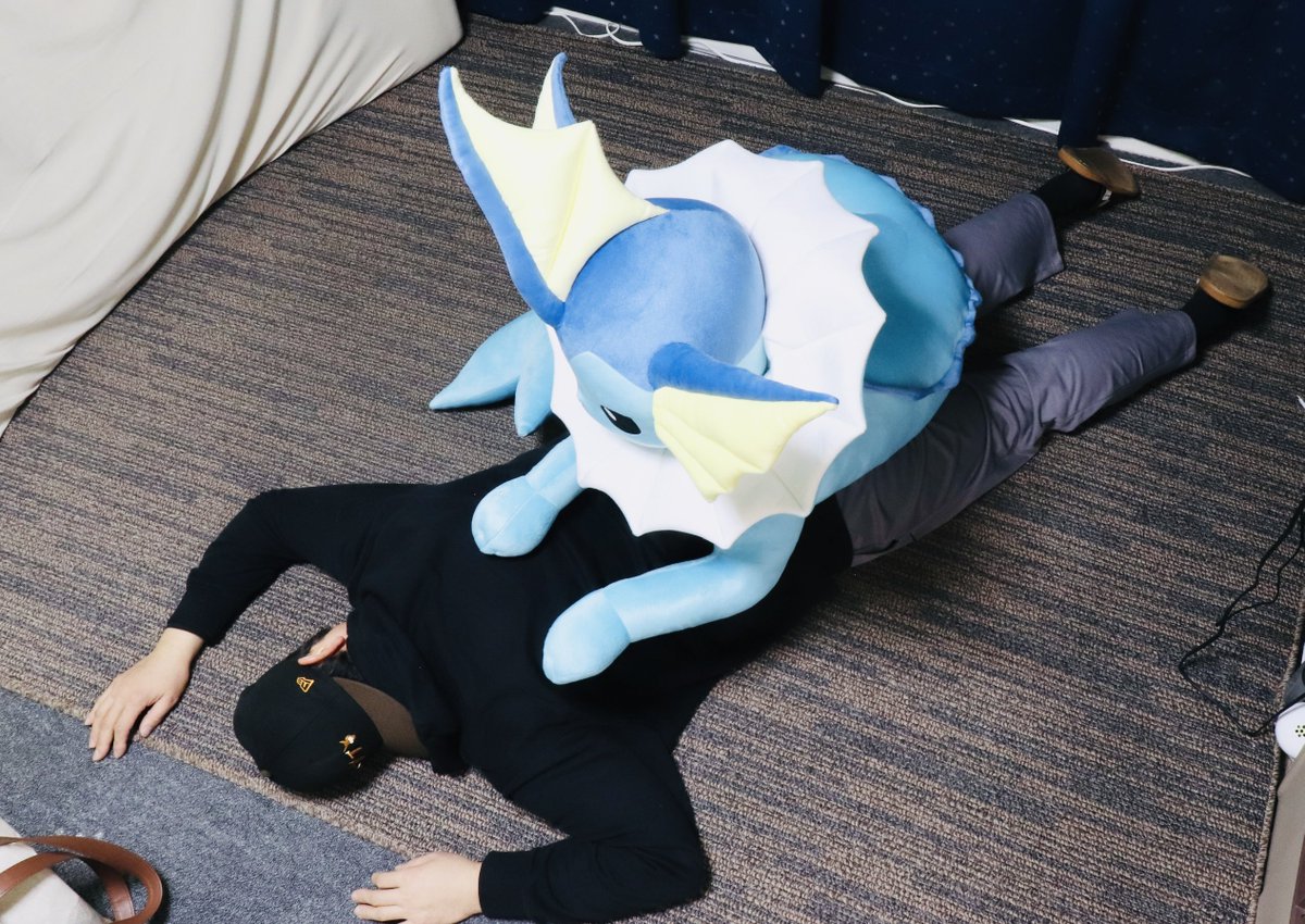 ComJunkies's tweet image. 等身大ブイズのらレビュー

•等身大イーブイ
かっる！！！

•等身大シャワーズ
重みがかわいい！しっぽの先までぎっしり！！

•等身大サンダース(めざパこおり)
ちょうどいい重みと温もりが幸せ！！

•等身大ブースターちゃん
背中でも感じるもふもふ感が幸せ！重み派ならこれ！！

 #イーブイの日