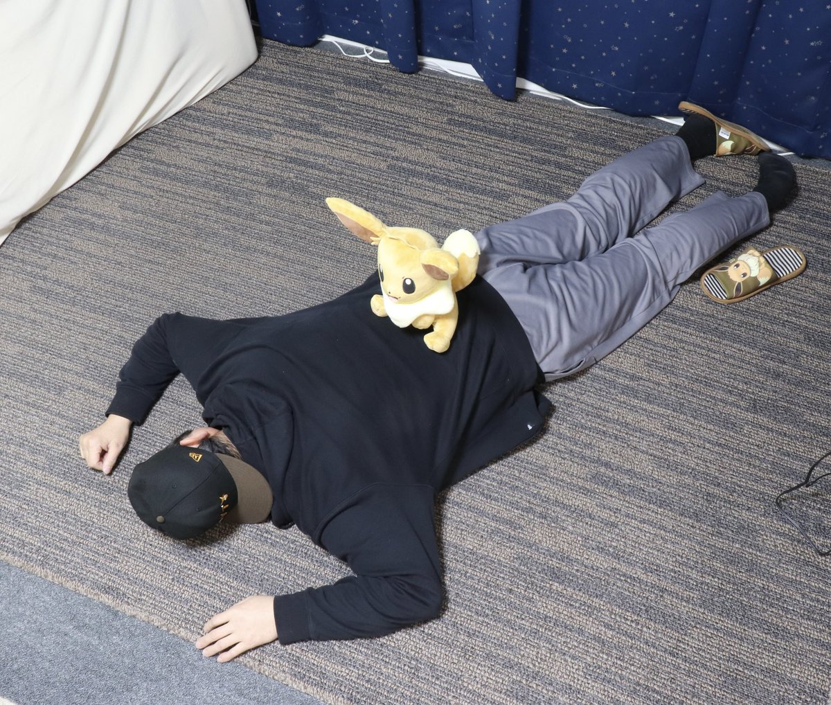 ComJunkies's tweet image. 等身大ブイズのらレビュー

•等身大イーブイ
かっる！！！

•等身大シャワーズ
重みがかわいい！しっぽの先までぎっしり！！

•等身大サンダース(めざパこおり)
ちょうどいい重みと温もりが幸せ！！

•等身大ブースターちゃん
背中でも感じるもふもふ感が幸せ！重み派ならこれ！！

 #イーブイの日