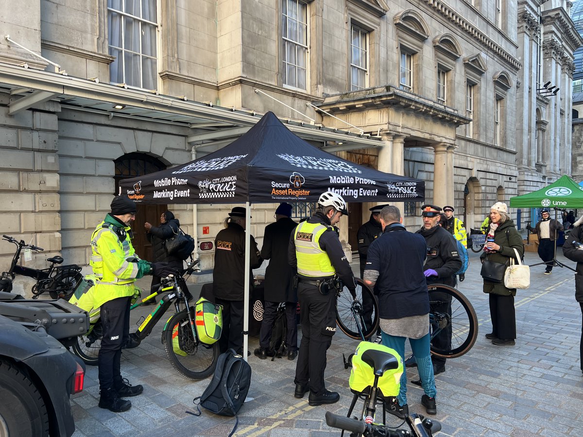 benjmurf's tweet image. Pleased to join @CityPolice&apos;s Road Safety event at Bank Junction this morning, to see first-hand how teams are addressing unlawful behaviour by riders and drivers, while providing educational outreach.
benjaminmurphy.uk/2025/11/20/cit…