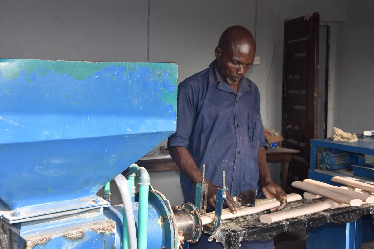 ofada_tech's tweet image. Chemical and Allied (Soap Making) department at Ofada Technical School turn creativity into skill.

Our soap making department equips learners with the expertise to formulate premium liquid soaps, bar soaps, disinfectant, bleach more using industry standard techniques 
#TechTip
