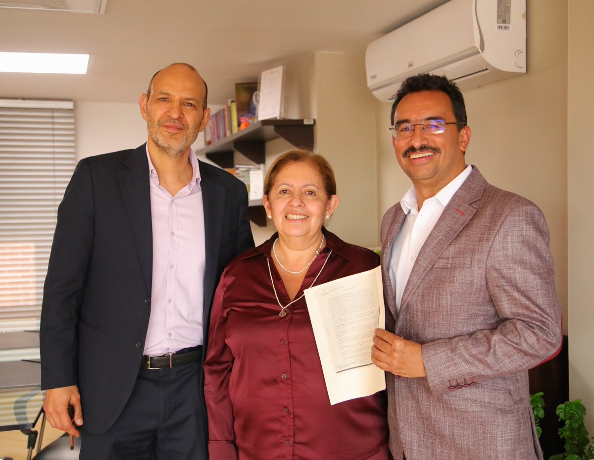 FomagOficial's tweet image. La presidenta encargada de la @Fiduprevisora, Rosa Dory Chaparro (@ChaparroRosaD), junto con el vicepresidente del FOMAG, Herman Bayona Abello (@BayonaHerman), designaron a Jorge Bernal Conde (@jorgebernal2019) como nuevo Gerente Nacional de Servicios de Salud.

Bernal es médico…