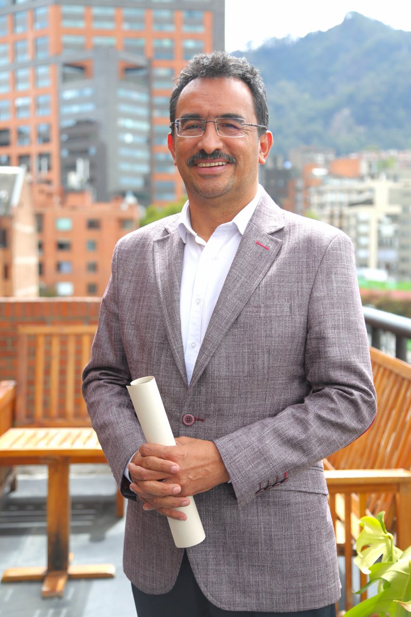 FomagOficial's tweet image. La presidenta encargada de la @Fiduprevisora, Rosa Dory Chaparro (@ChaparroRosaD), junto con el vicepresidente del FOMAG, Herman Bayona Abello (@BayonaHerman), designaron a Jorge Bernal Conde (@jorgebernal2019) como nuevo Gerente Nacional de Servicios de Salud.

Bernal es médico…