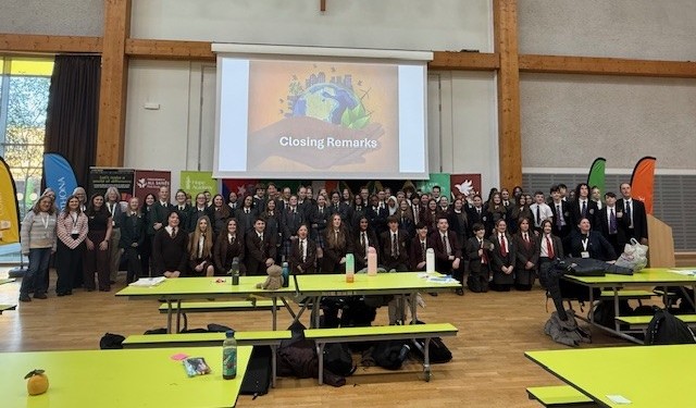 Our #Geography pupils had an amazing day at the #COP30 Conference! 🌍They represented the UAE, delivered a 1-min speech, joined a Q&amp;A 💬, and took part in workshops on school action plans, climate justice and sustainable textiles🧵Thanks to @LiverpoolWorldCentre 💚#StMarysAstley