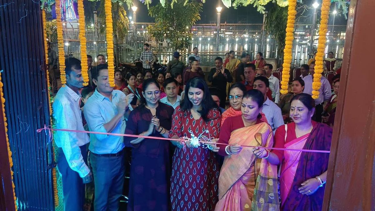 SULMTRIPURA's tweet photo. The journey of #SonChiraiya City Livelihood Centre at #Dharmanagar begins today!
Inaugurated by DM &amp; Collector Miss. Chandni Chandran (IAS) &amp; other dignitaries.
The CLC will serve as a hub for SHG handmade products, display, sales &amp; urban-centric services for North Tripura https://t.co/H1ezwzVuEO
