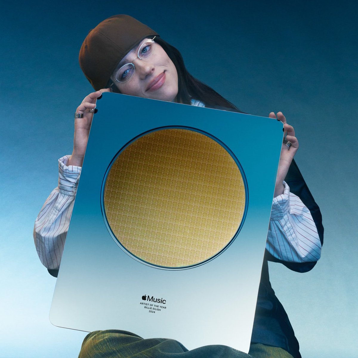 eilishdata's tweet image. Billie Eilish remains the only artist to win Apple Music&apos;s &quot;Artist Of The Year&quot; TWICE. ❤️‍🔥