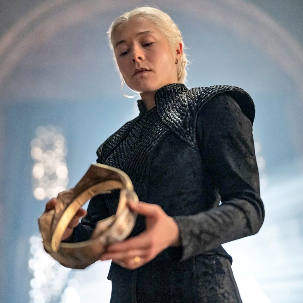Dinaemyra's tweet image. DAEMON AND RHAENYRA FROM THE NEW SEASON OF HOTD!!!! LOOK AT MY PARENTS TAKING BACK THE THRONE!!!!!!!