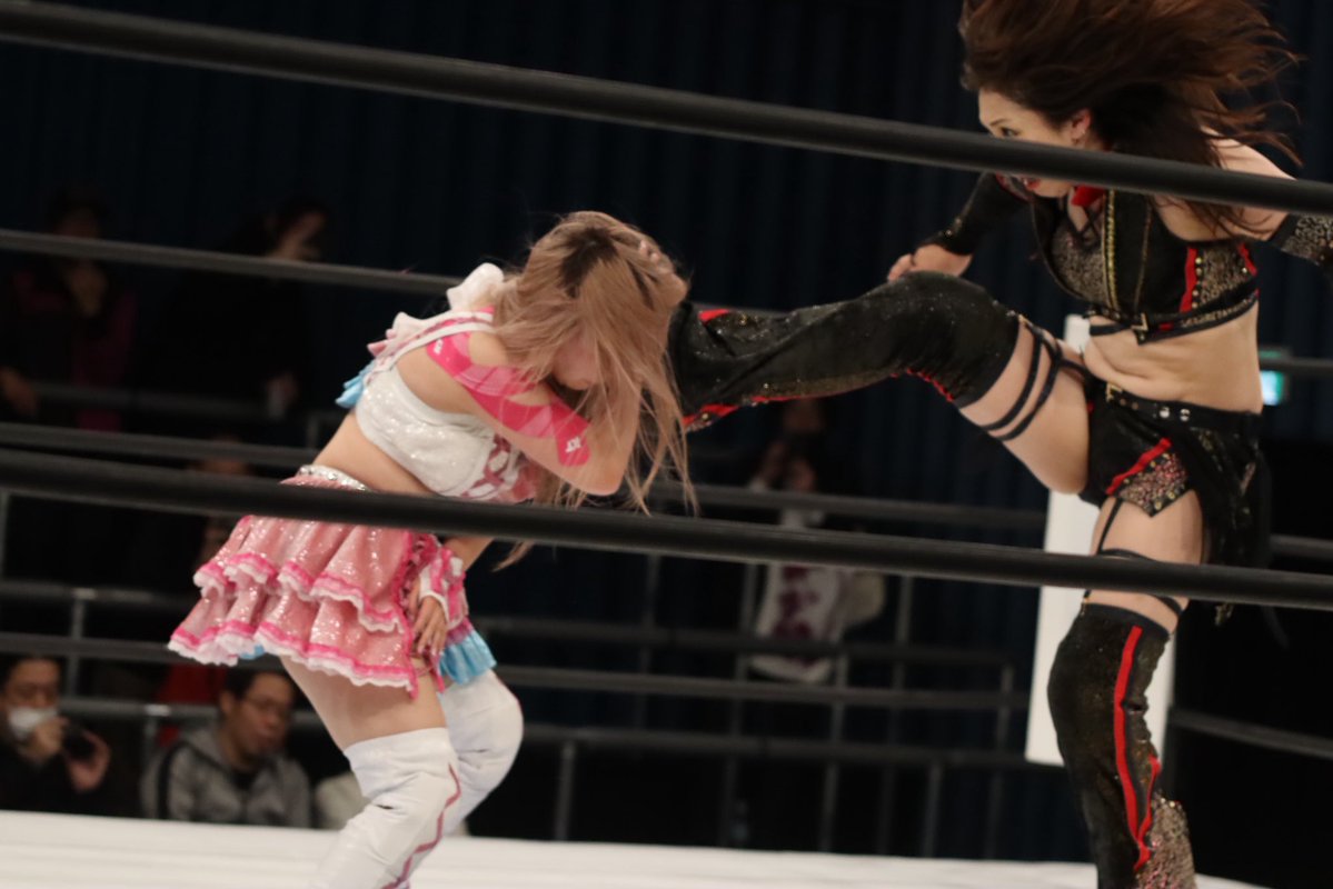 Kentaamu's tweet image. 11.20 #wavepro インイタ大会

#しのせ愛梨紗 選手と #桜花由美 選手

ちあふるさん、結果的に負けてしまったが、桜花さんはどんな評価だったのかな。