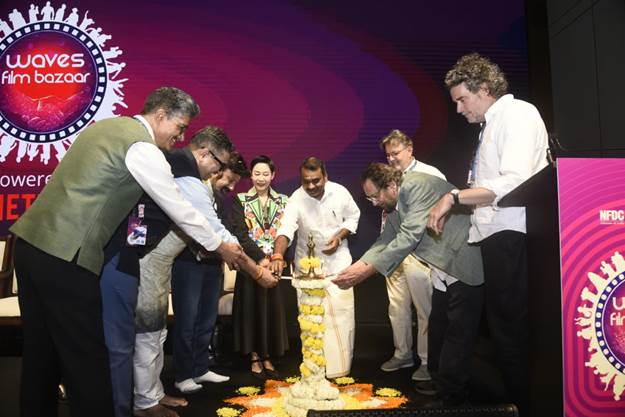 PIBImphal's tweet image. WAVES Film Bazaar Sets Sail in Goa with a Celebratory Inaugural Gathering

The market brings together 300 film projects and delegations from over seven countries

#IFFI #IFFI2025

More :pib.gov.in/PressReleasePa…