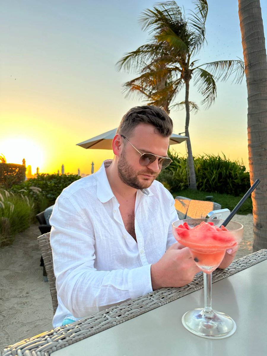 superoleg888's tweet image. I’ve been thinking a lot about incentives🤔

Every big platform today grows at the expense of the people who use it.
Time goes one way, value goes the other.

If you want a healthy ecosystem, the token can’t be decoration - it has to align everyone’s interests.

That’s the part…