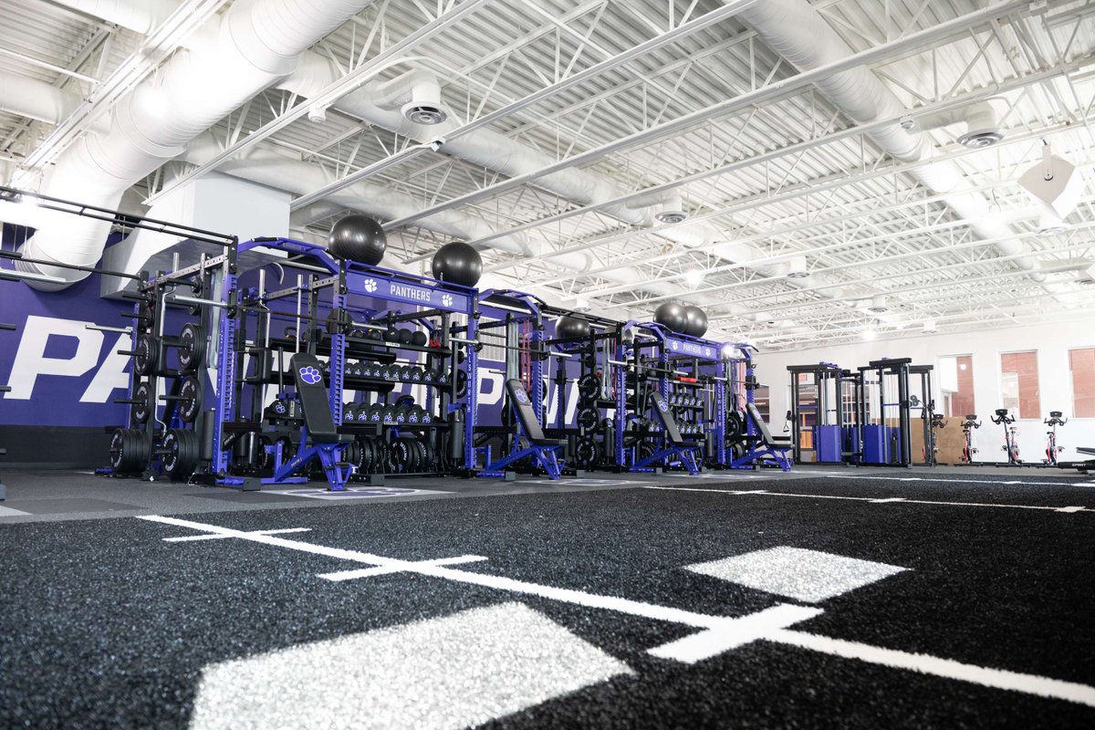 DynamicFandS's tweet image. Ellsworth High School in Wisconsin — built strong, built Dynamic. ✔️

Check out our site to get your dream weight room started today: mydynamicfitness.com

#MoreStrengthPerSqFT #BuildABetterAthlete #WeightRoom #GymSetup