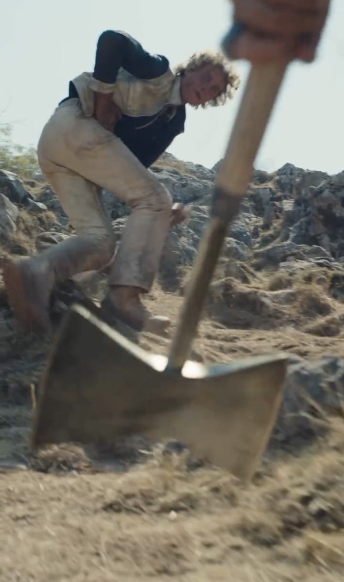 itchyhaybitchy's tweet image. we’re not talking about this one part of the trailer NEARLY enough.