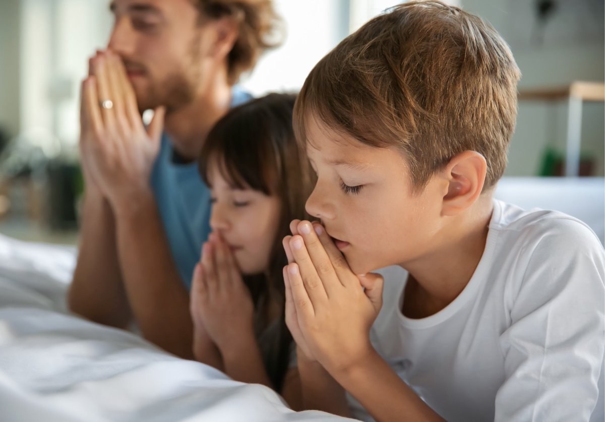 As the year draws to a close, take time to pause and thank God for the growth, friendships and lessons He has brought to your child’s life. 

Read our latest blog to discover ways to help your child reflect on the past year with gratitude: stcharlesschoolorlando.org/2025/11/18/hel…