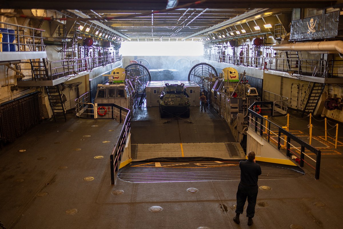 MARFORSOUTH's tweet image. During UNITAS 2025 at Onslow Beach, @camp_lejeune, Sept. 25, Marines with @4th_MarDiv execute a combined amphibious landing with multinational partners.